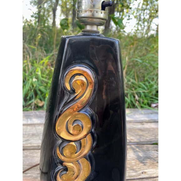 Vintage MCM Black & Gold Ceramic Table Lamp - Picture 12 of 16